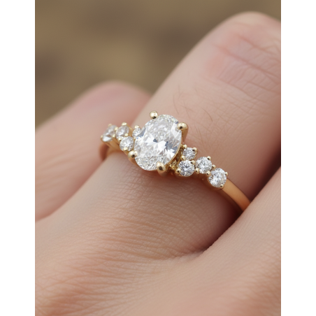 Anillo de Diamante Oval Solitario de Oro Amarillo 18k · Marga Mira