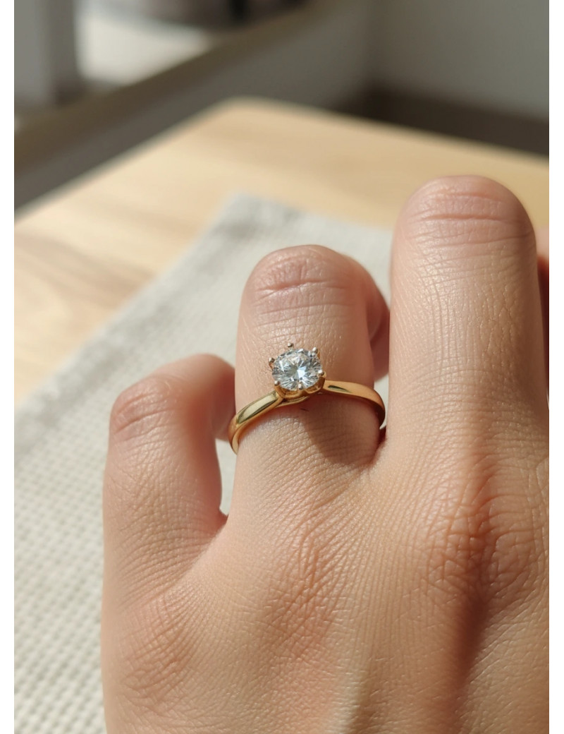 Stefany: Anillo Solitario de Diamante en 6 Garras · Joyería Marga Mira