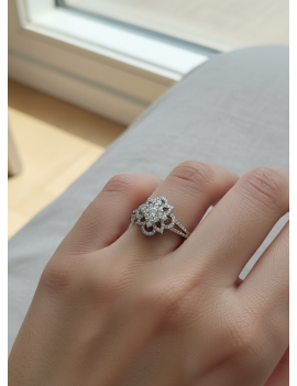 Anillo de Diamantes Flor Vintage Oro Blanco 18k · Joyería Marga Mira