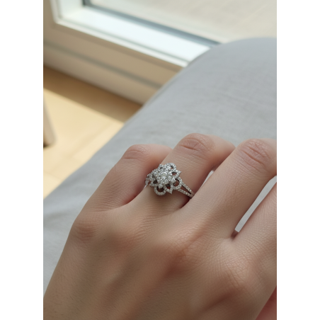 Anillo de Diamantes Flor Vintage Oro Blanco 18k · Joyería Marga Mira