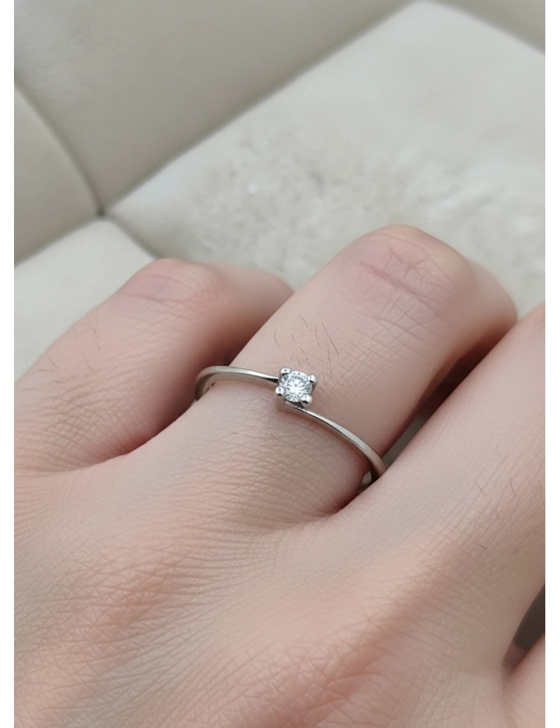 Bali: Anillo Solitario de Diamante · Anillo de Compromiso Sencillo