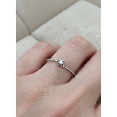 Bali: Anillo Solitario de Diamante · Anillo de Compromiso Sencillo