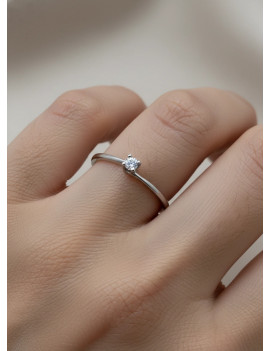 Bali: Anillo Solitario de Diamante · Anillo de Compromiso Sencillo