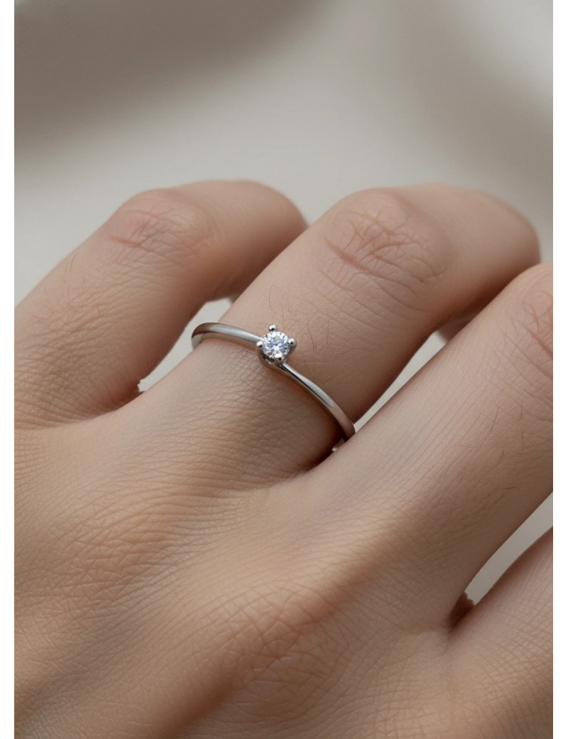 Bali: Anillo Solitario de Diamante · Anillo de Compromiso Sencillo