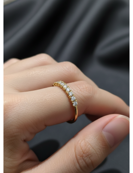 Amelia: Anillo de 9 Diamantes en Oro Blanco 18 Kilates