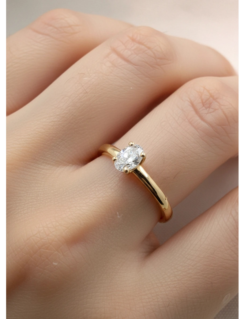 Carla: Anillo Oval de Diamante Solitario en Oro Amarillo de 18 kilates