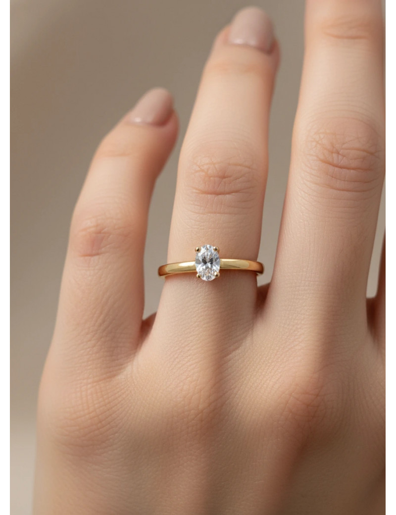 Carla: Anillo Oval de Diamante Solitario en Oro Amarillo de 18 kilates