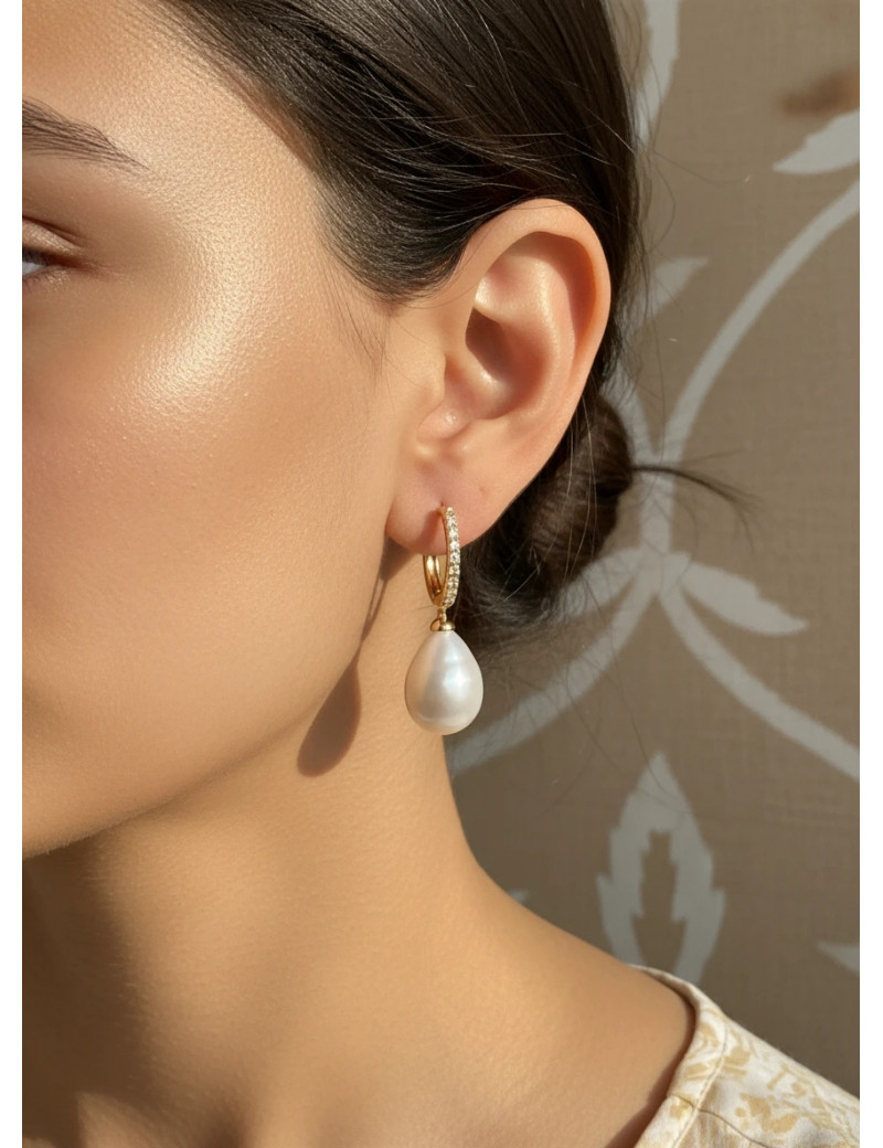 Nicole: Pendientes Diamantes y Perlas Cultivadas en Oro Amarillo 18k