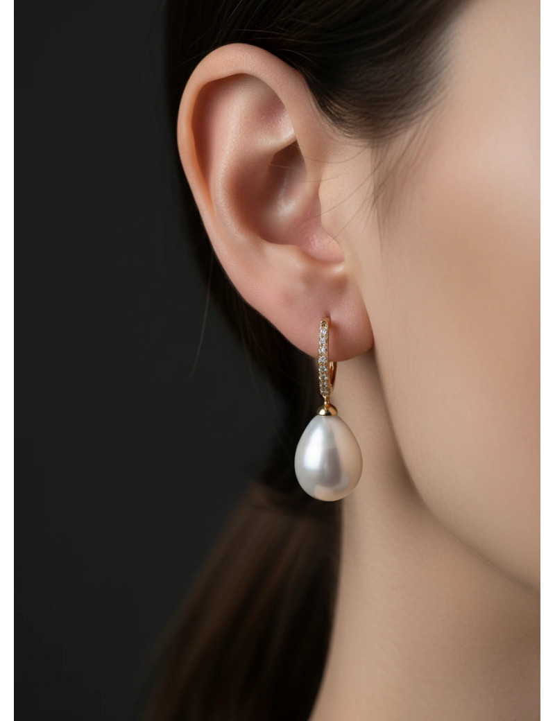 Nicole: Pendientes Diamantes y Perlas Cultivadas en Oro Amarillo 18k