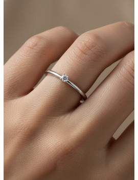 Vera: Anillo de Diamante Solitario en Oro Blanco 18k · Marga Mira