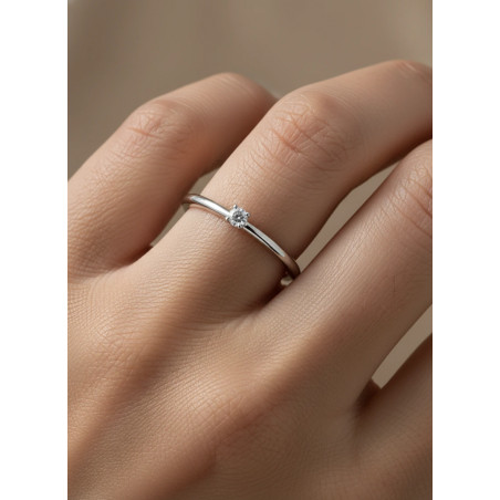 Vera: Anillo de Diamante Solitario en Oro Blanco 18k · Marga Mira