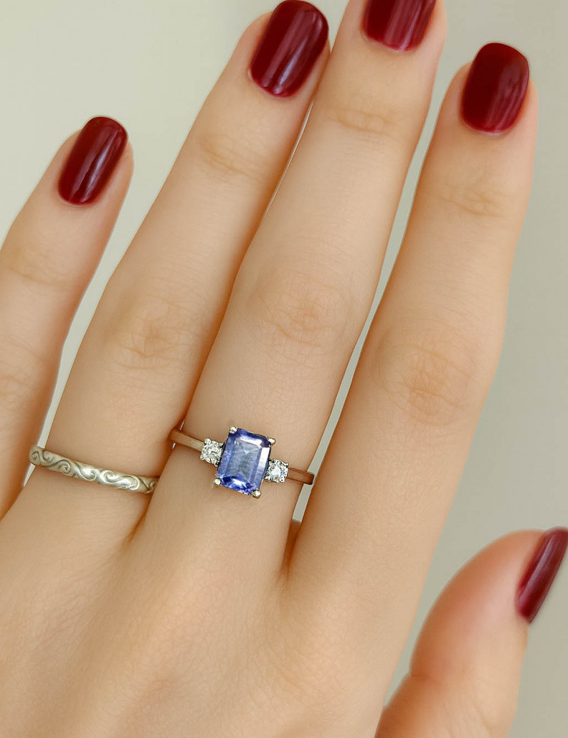 Anillo Ankara Tanzanita y Diamantes en Oro Blanco 18k · Marga Mira