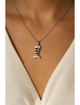 Colgante Espina de Pez con Diamante en Oro Blanco 18k · Marga Mira