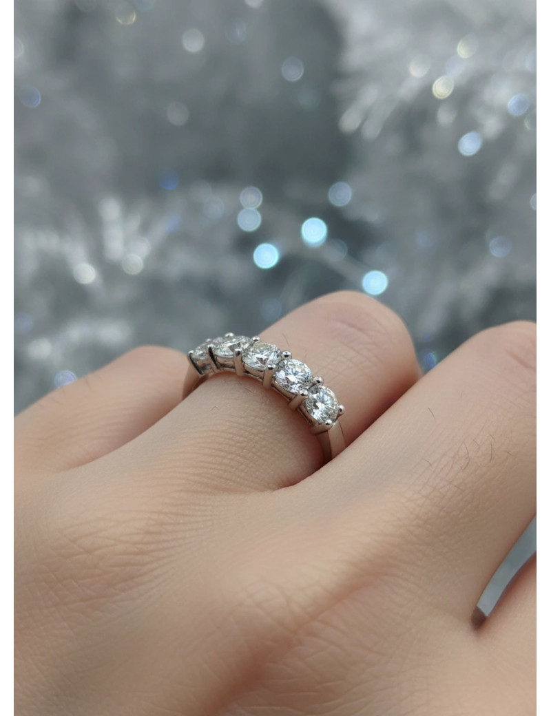 Darya: Anillo de 5 Diamantes 1.20ct E-VS · Oro Blanco 18 Kilates