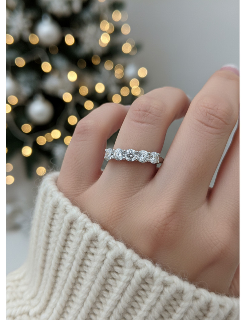 Darya: Anillo de 5 Diamantes 1.20ct E-VS · Oro Blanco 18 Kilates