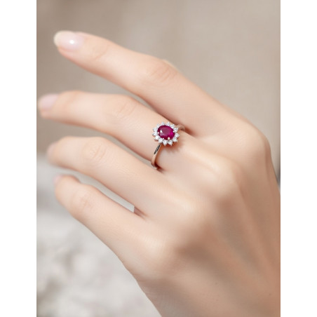 Anillo Victoria Rubí Oval y Diamantes en Oro Blanco 18k · Marga Mira