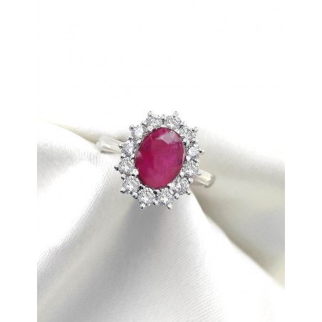 Anillo Victoria Rubí Oval y Diamantes en Oro Blanco 18k · Marga Mira