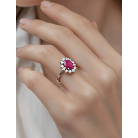 Anillo Victoria Rubí Oval y Diamantes en Oro Blanco 18k · Marga Mira