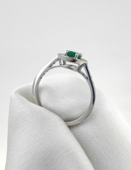 Anastasia: Anillo de Esmeralda 6x4mm Diamantes Pavé Oro Blanco 18k