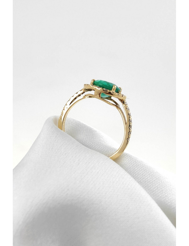 Anastasia: Anillo de Esmeralda Diamantes Pavé Oro Amarillo 18k