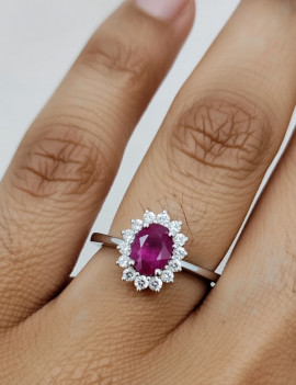 Anillo Rubí Oval 5x7mm Diseño Corona | Diamantes 0.38ct E-SI | Oro 18k