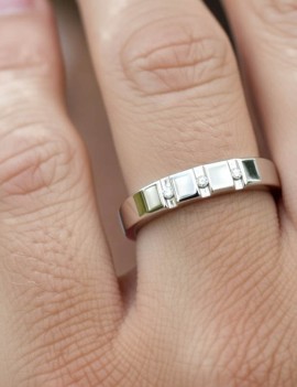 Anillo Caballero con Diamantes en Oro Blanco 18k