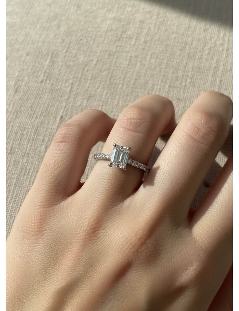 Erika: Anillo Oro 18k  Diamante Talla Esmeralda | Joyería Marga Mira