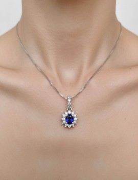 Colgante Zafiro Oval 0.50ct y 16 Diamantes. Oro Blanco 18k