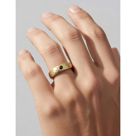 Anillo Martillado con Diamante Negro 0.05ct. · Joyería Marga Mira