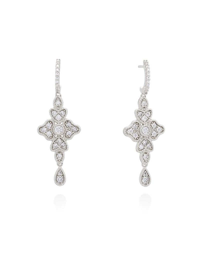 Pendientes de novia largos modelo Victoria de 5 cm con diseño barroco en plata y circonitas blancas.