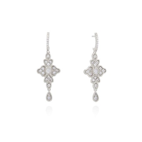 Pendientes de novia largos modelo Victoria de 5 cm con diseño barroco en plata y circonitas blancas.