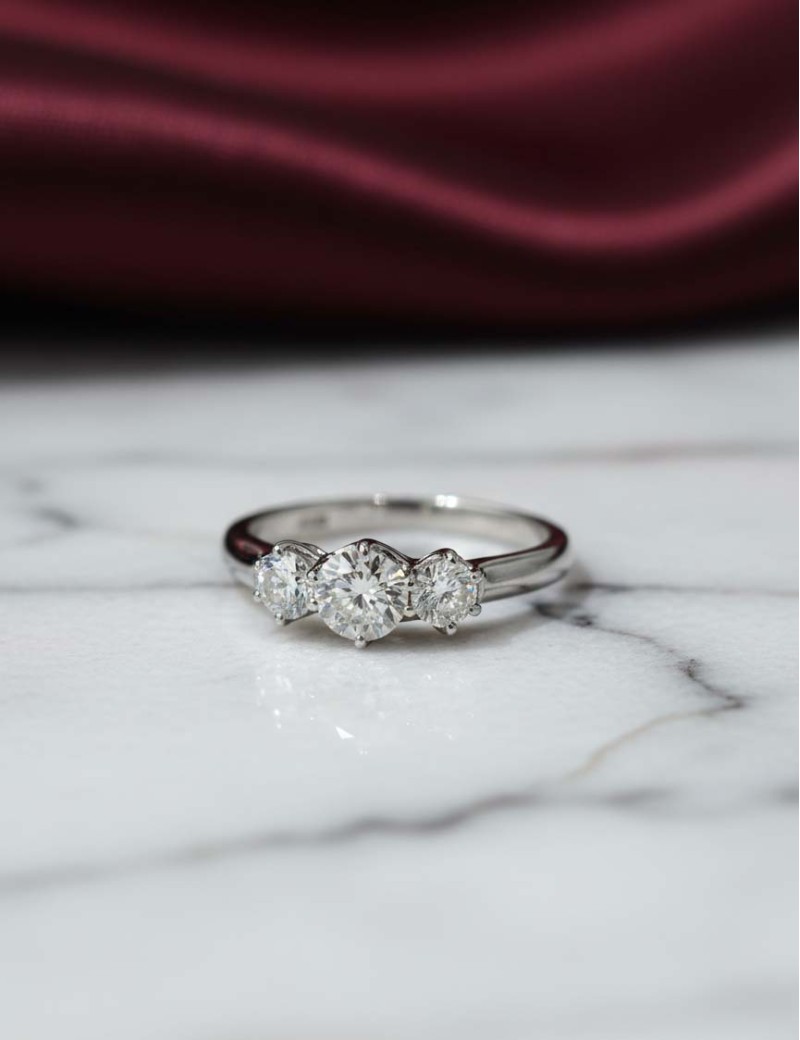 Stefany: Anillo Tresillo Diamantes 0.58ct GIA | Oro Blanco 18k