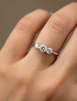 Stefany: Anillo Tresillo Diamantes 0.58ct GIA | Oro Blanco 18k