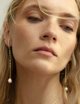 Pendientes largos de 10cm con perlas y baño de oro 18k · Marga Mira