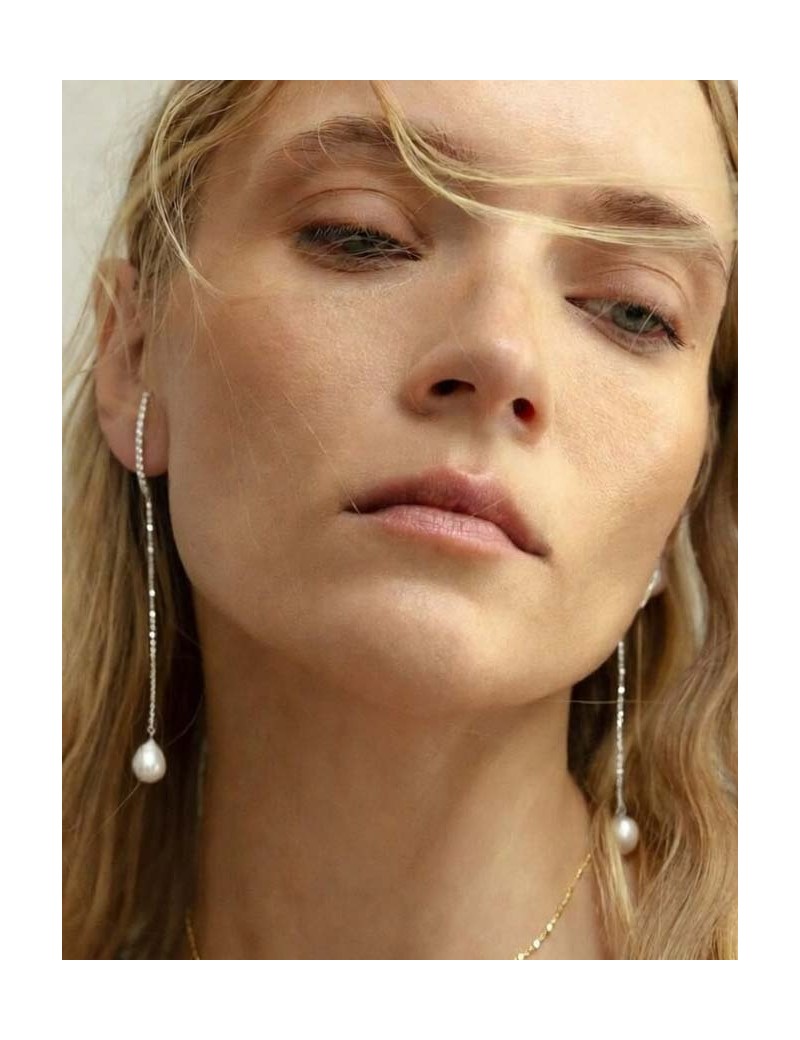 Pendientes largos de 10cm con perlas y baño de oro 18k · Marga Mira