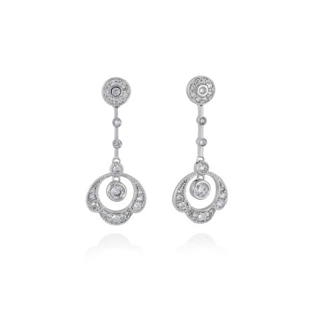 Pendientes de novia largos modelo Gala Victorino de 4 cm con diseño ornamental en plata y circonitas blancas.