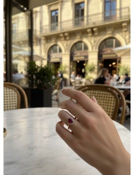 Victoria: Anillo de Rubí 4x6 mm Oval y Diamantes · Oro Amarillo  18k