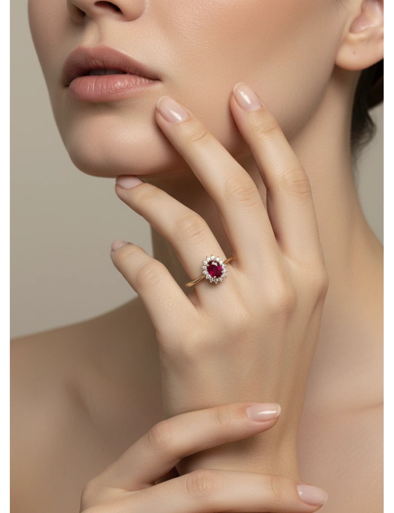 Victoria: Anillo de Rubí 4x6 mm Oval y Diamantes · Oro Amarillo  18k