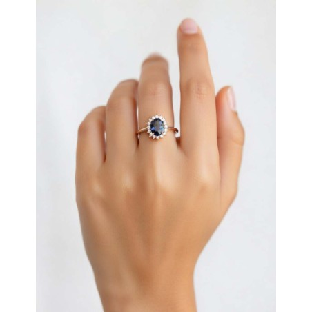 Victoria Anillo Zafiro Oval 0.91ct y Diamantes. Oro 18k · Marga Mira