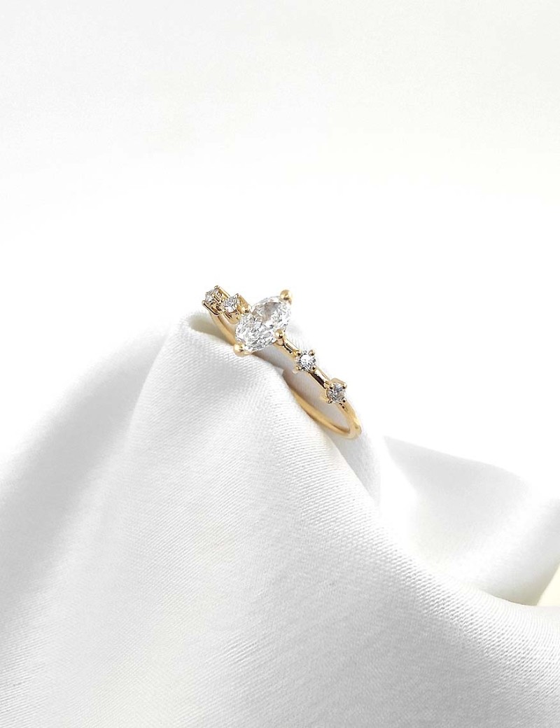 Anillo Sabrina Diamante Marquise 0.30ct GIA E-VS. Oro Amarillo 18k