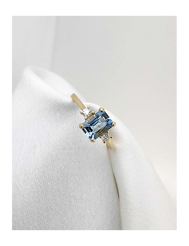 Ankara Anillo Aguamarina 0.94ct y Diamantes | Oro Amarillo 18k