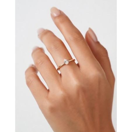 Ines: Anillo Diamante Oval 0.30ct GIA. Oro Amarillo 18k  · Marga mira