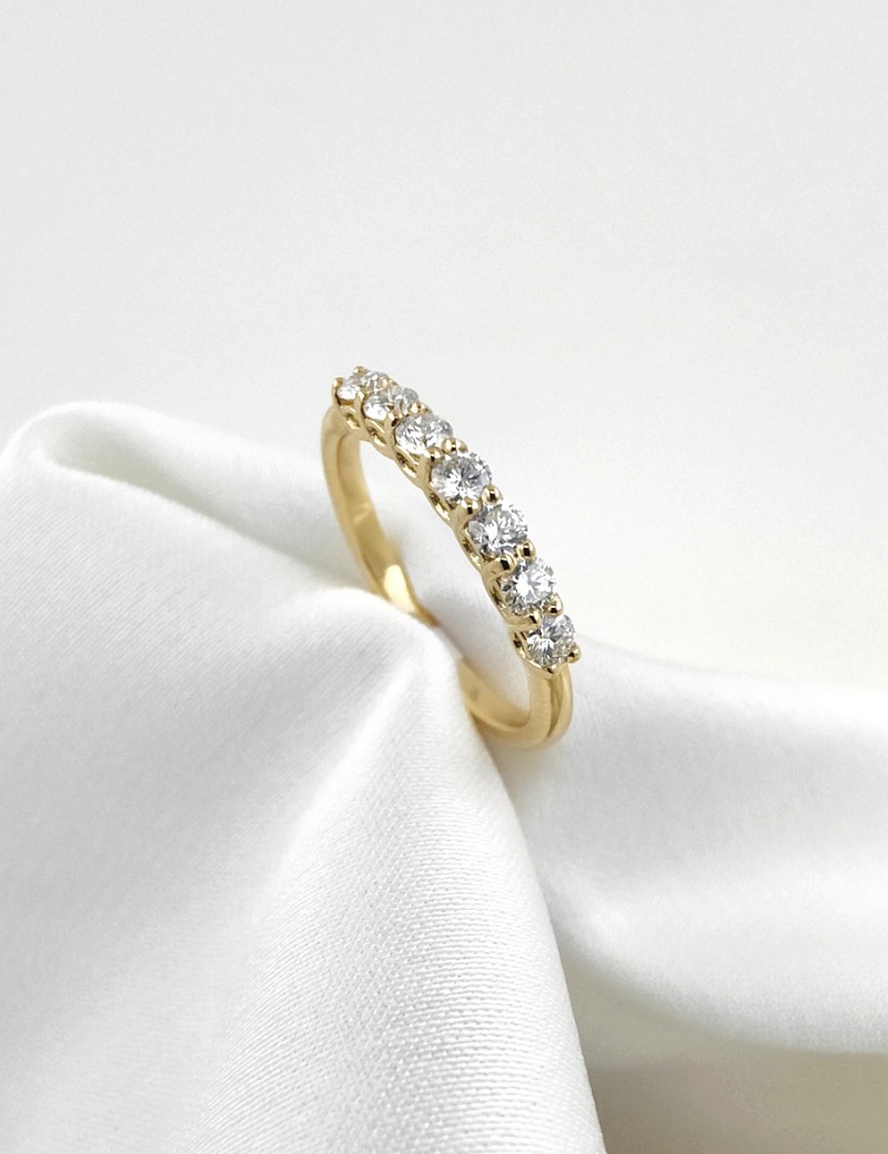 Hilda: Anillo de 7 Diamantes Oro Amarillo 18K · Joyería Marga Mira