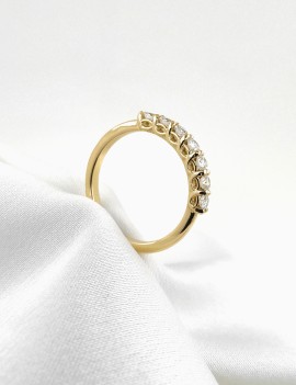 Hilda: Anillo de 7 Diamantes Oro Amarillo 18K · Joyería Marga Mira
