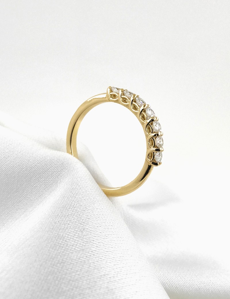 Hilda: Anillo de 7 Diamantes Oro Amarillo 18K · Joyería Marga Mira