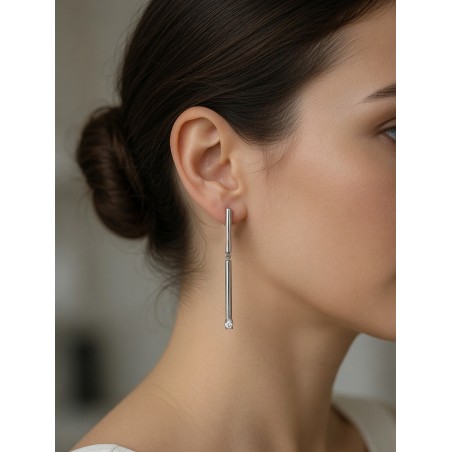 Pendientes lineales con diamantes 0,10 ct. Oro blanco 18k · Marga Mira