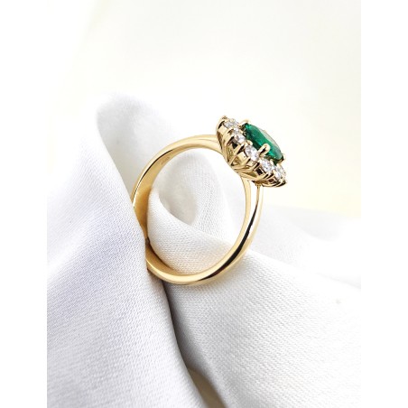 Victoria: Anillo de Esmeralda 6x8mm · Diamantes · Oro Amarillo 18k