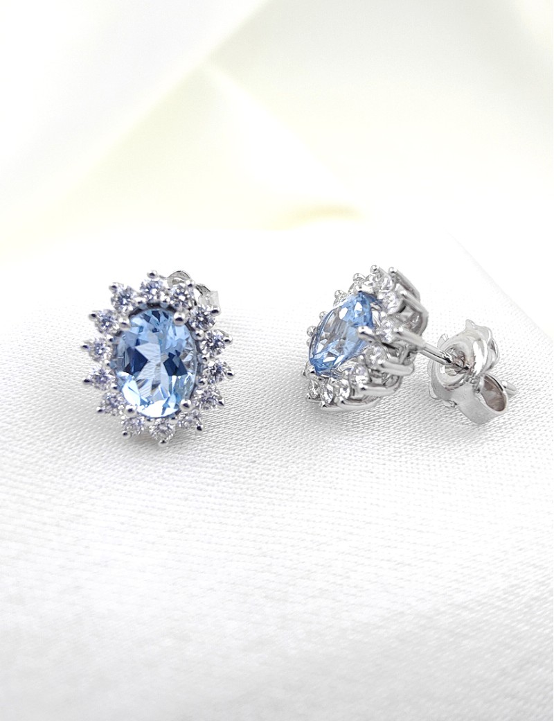 Pendientes de Aguamarina Ovalados 5x7mm y Diamantes Oro Blanco 18k