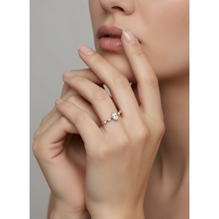 Sabrina: Anillo de Compromiso Estilo Estación y Diamante Marquesa GIA