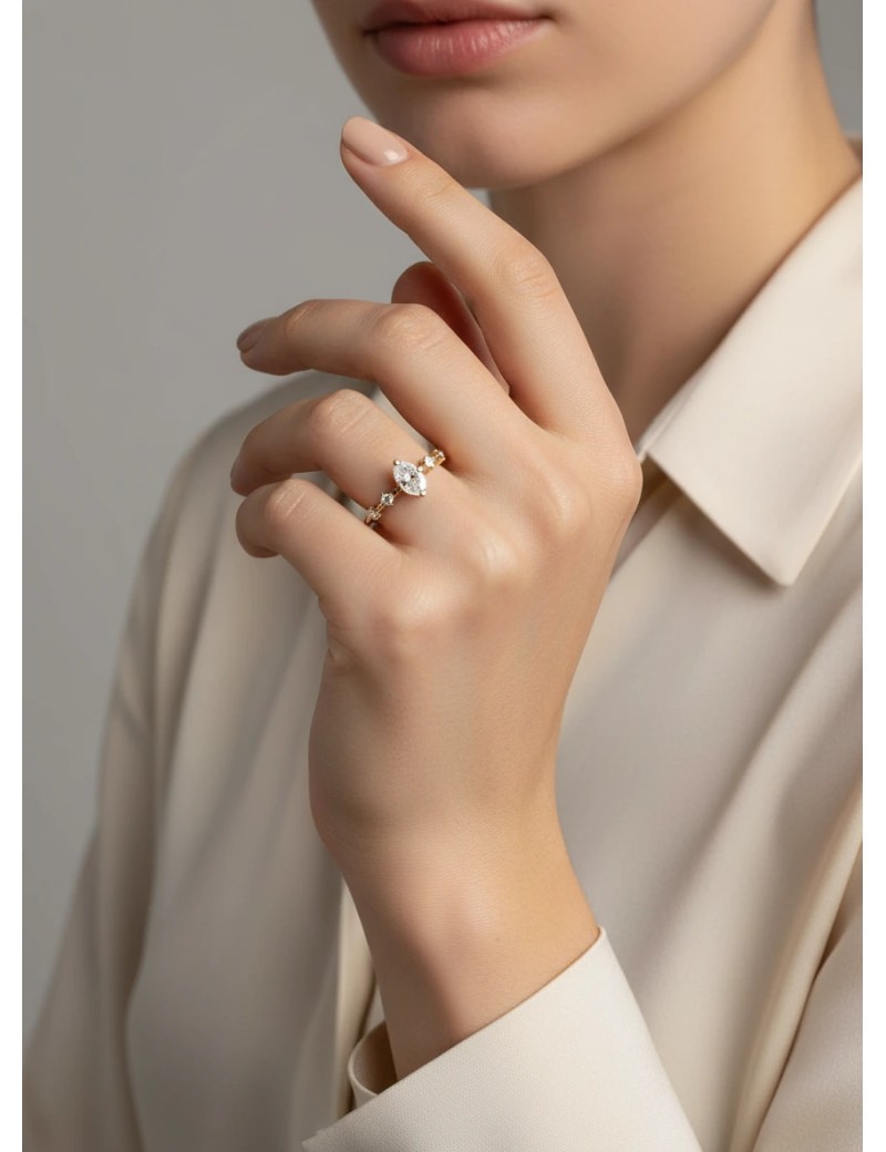 Sabrina: Anillo de Compromiso Estilo Estación y Diamante Marquesa GIA
